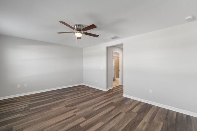 Building Photo - Like New TownHome For Rent in Touchstone!