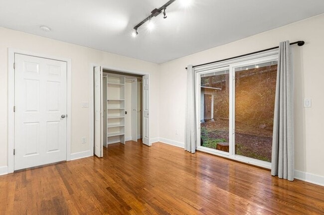 Building Photo - 9702 SW Brookside Dr