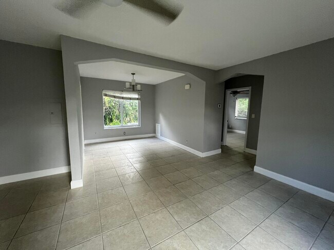 Building Photo - 113 Edwards Ln