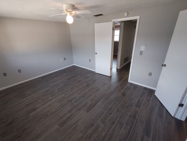 Building Photo - Coming Soon!!   Spacious 3-Bed, 3-Bath Hom...