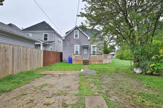 Building Photo - 628 E Whittier St