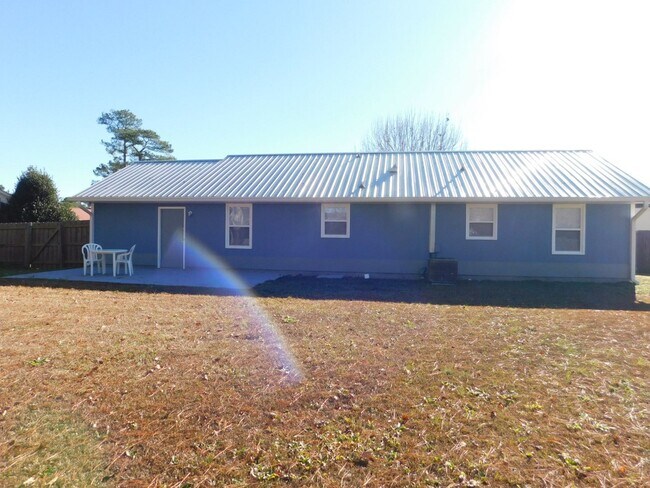 Building Photo - Charming Home in Havelock