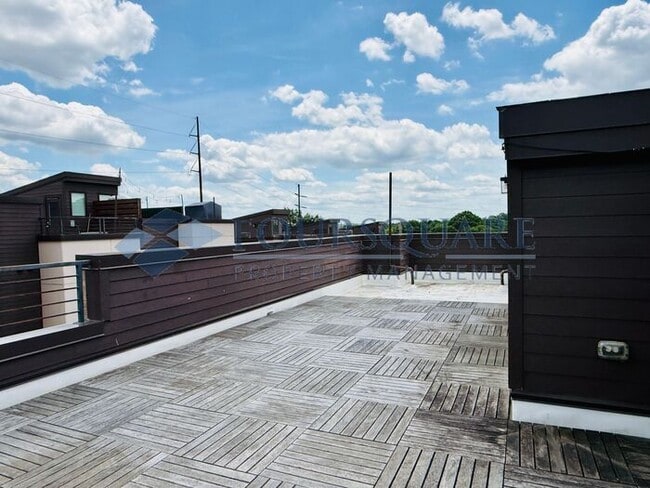 Building Photo - Beautiful  3-Bed / 3.5-Bath End-Unit Townhome with Rooftop Patio, Skyline Views & Climate-Control...