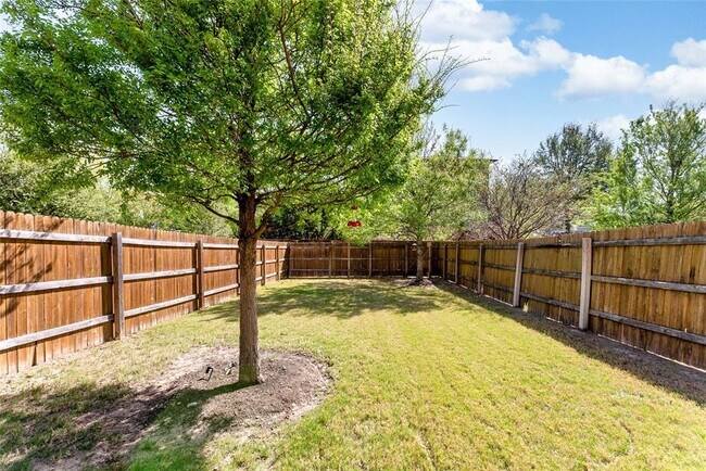 Building Photo - 13400 Briarwick Dr