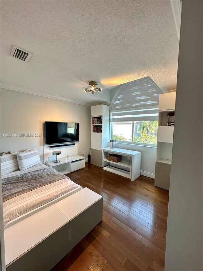 Building Photo - 9060 SW 215th Terrace