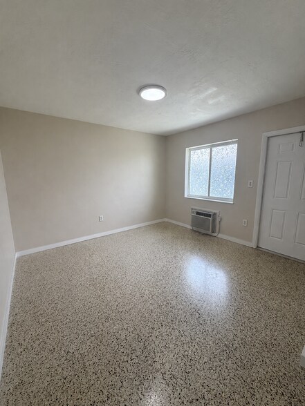 Building Photo - 1040 W 28th St
