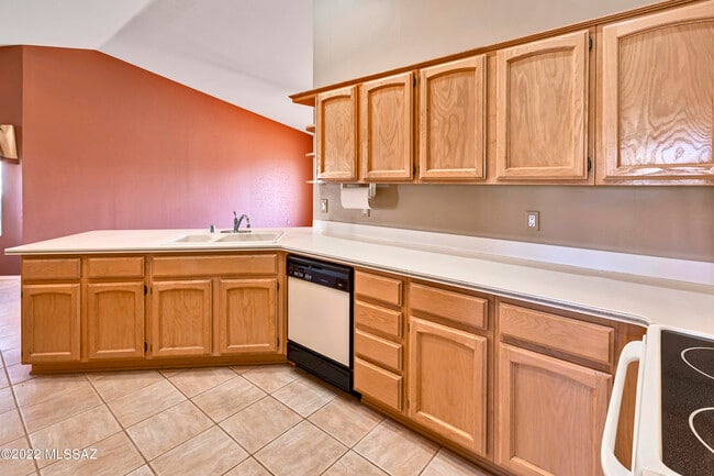 Building Photo - 65685 E Rocky Trail Dr