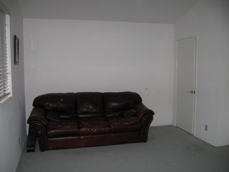 Building Photo - 11322 Redbud Ct
