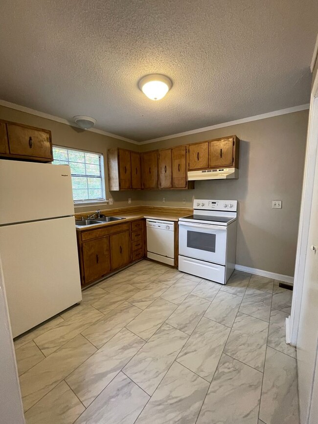 Building Photo - Secluded Hilltop Bungalow with Fenced Yard & Front Deck