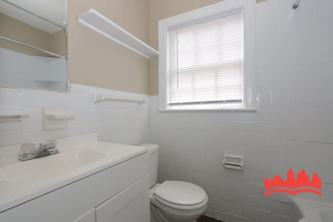 Building Photo - 3727 Rhea Ave