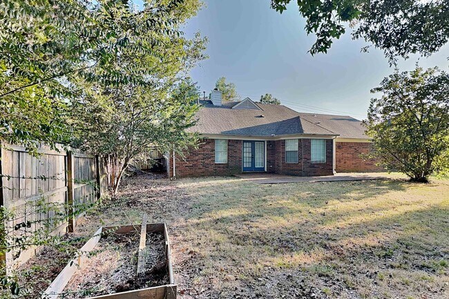 Building Photo - 8070 Ellis Rd