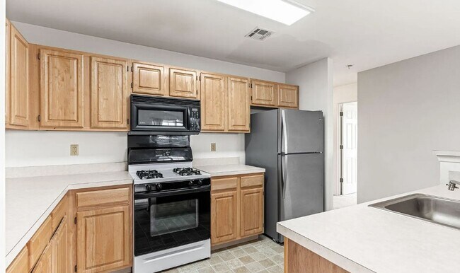 Building Photo - Beautiful 3 Bedroom, 2 Bath Condo in Reserves at Hershey Meadows!