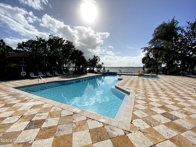 Building Photo - 225 S Tropical Trail