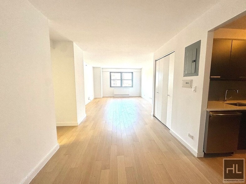 Primary Photo - East 39th Street