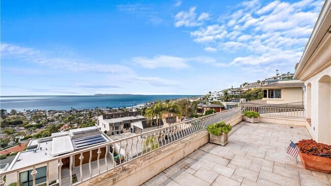 Building Photo - 1060 Skyline Dr