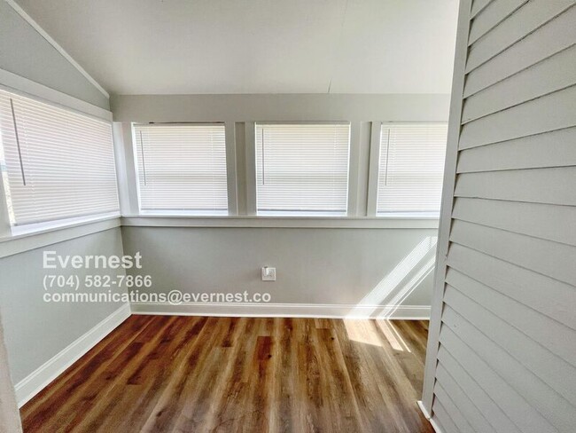 Building Photo - 203 S Elm St