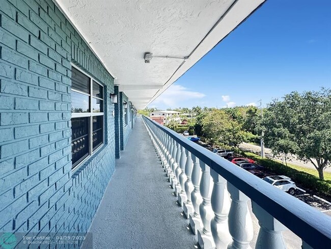 Building Photo - 801 NE 18th Ct