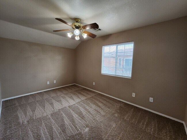 Building Photo - Charming 3 bedroom home with great curb ap...