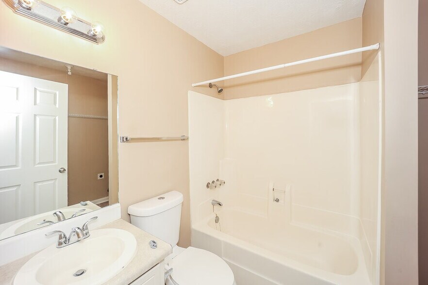 Building Photo - 8194 Canyon Forge Dr