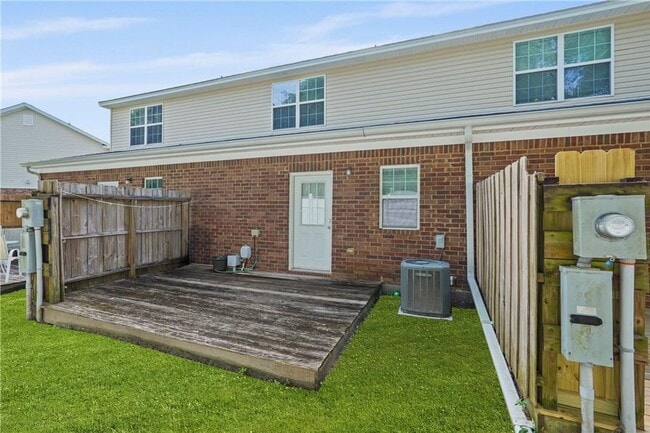 Building Photo - Spacious 3-Bedroom Townhouse in Prime Savannah Location!