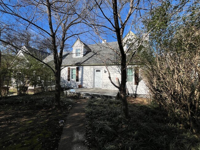 Building Photo - Great 2 Bedroom 1.5 Bath Home in East Nashville!