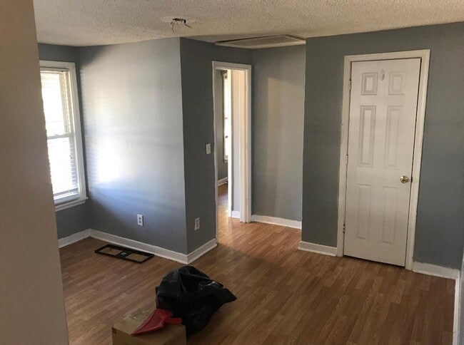 Building Photo - 3 bed 2 bed house in Henrico! Big yard, la...