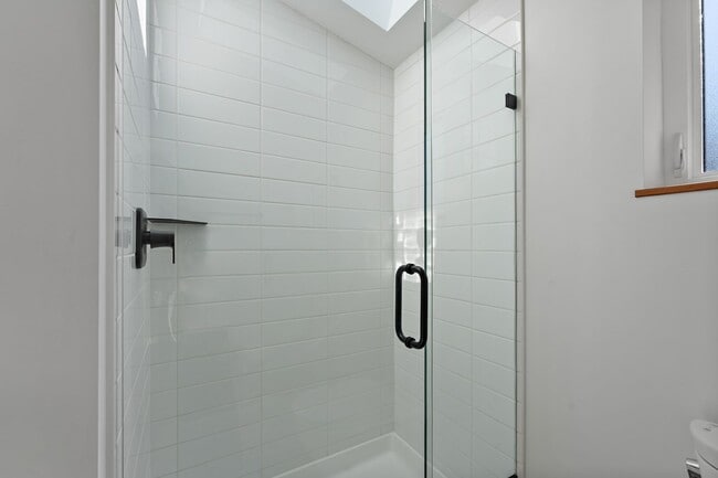Building Photo - Morris Street Commons Modualr Living! 2/1