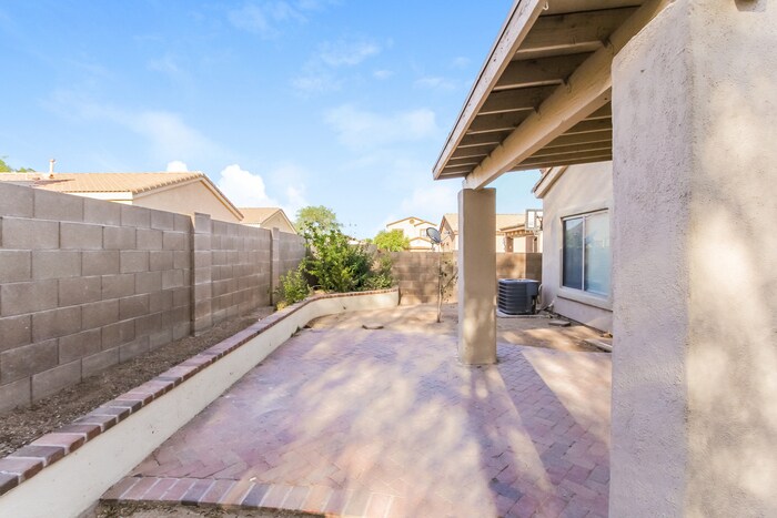 Building Photo - 461 East Placita Rejilla