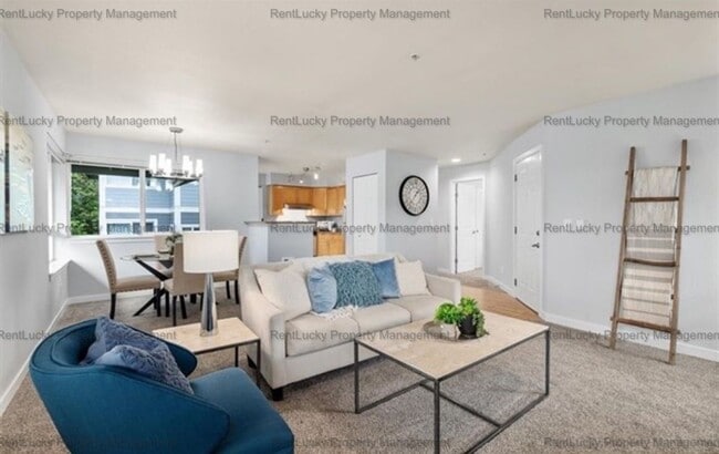 Building Photo - Spacious Cambria Hills Condo – Vaulted Cei...