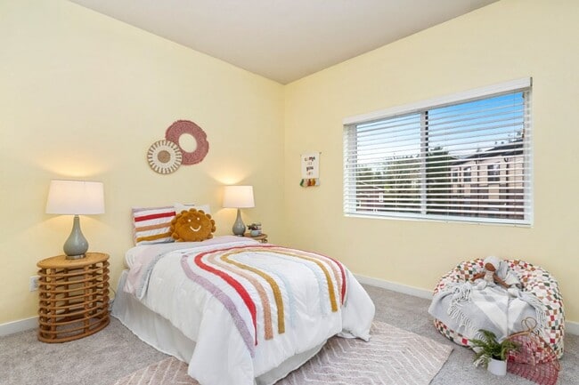 Building Photo - 3Bd/2.75Ba Issaquah Townhome