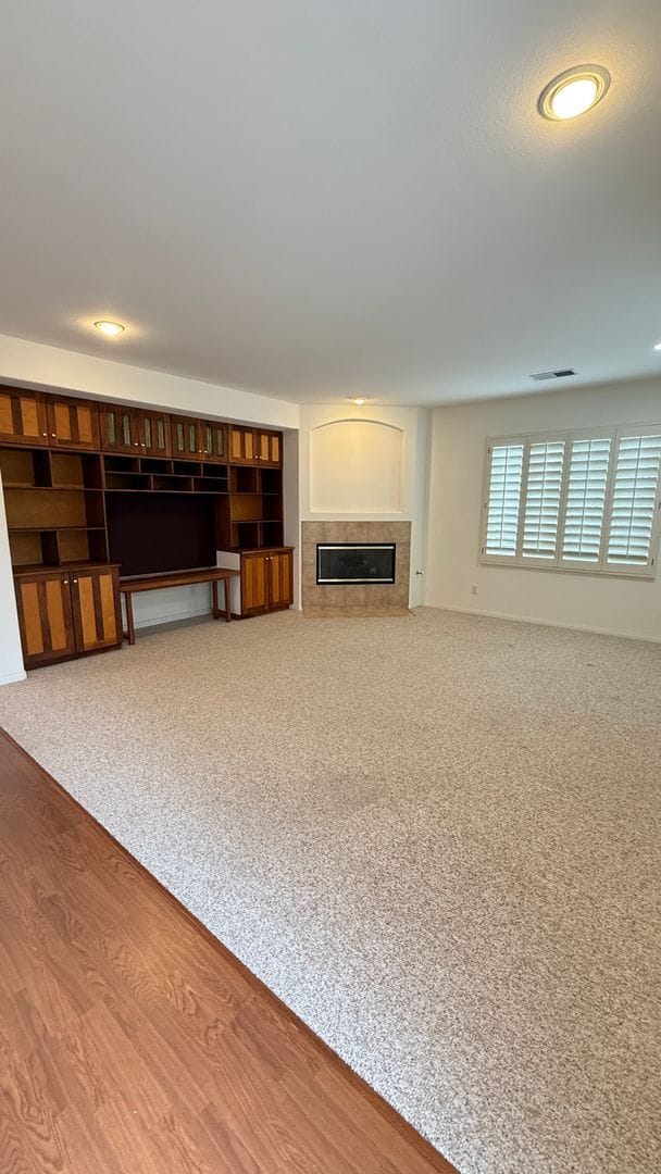 Building Photo - Spacious 4-Bedroom 3.5-Bath with Bonus Den...