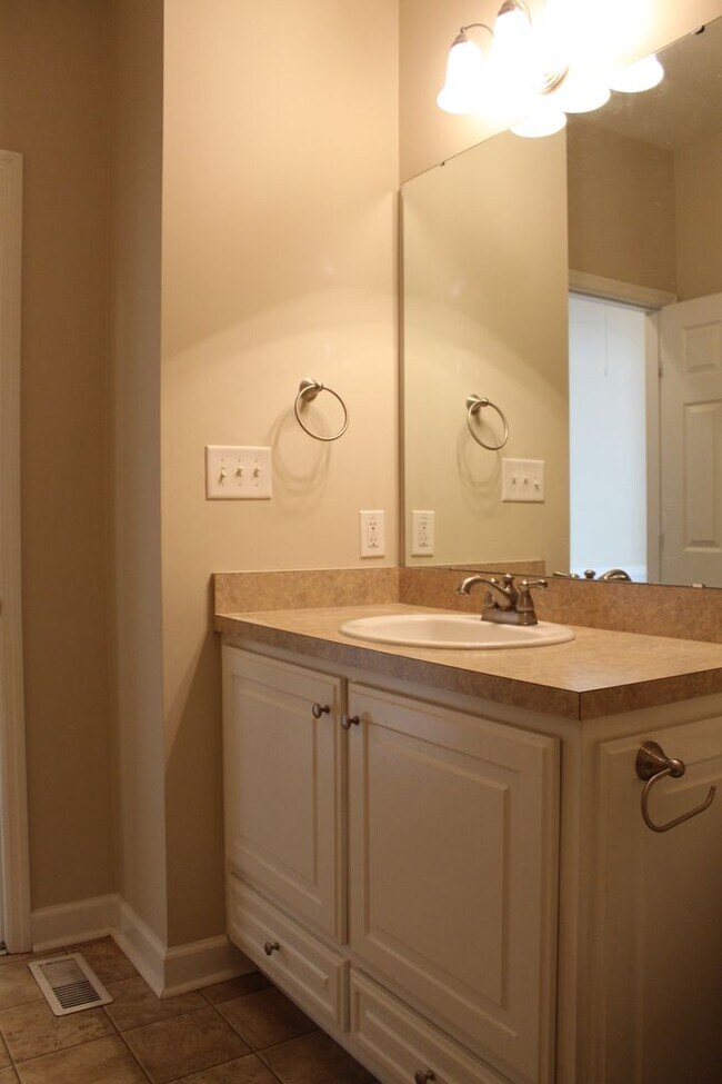 Building Photo - 205 Stillwater Creek Dr