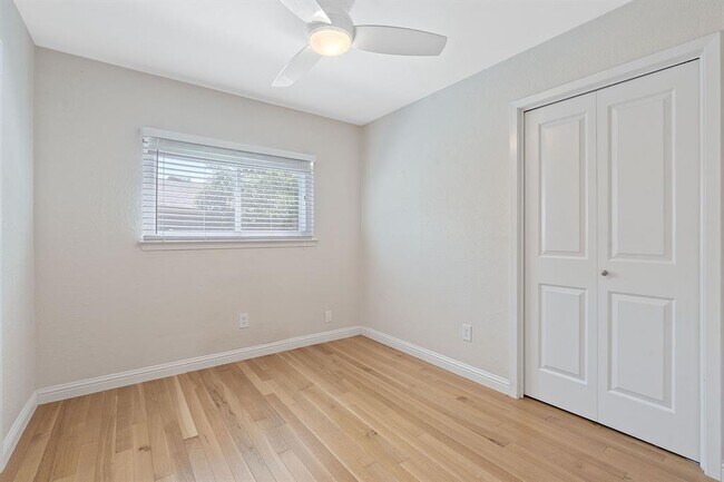 Building Photo - 6550 Fair Valley Trail