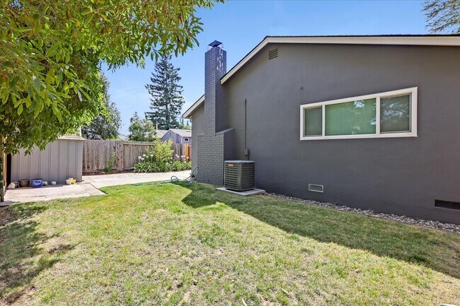 Building Photo - 406 Central Ave