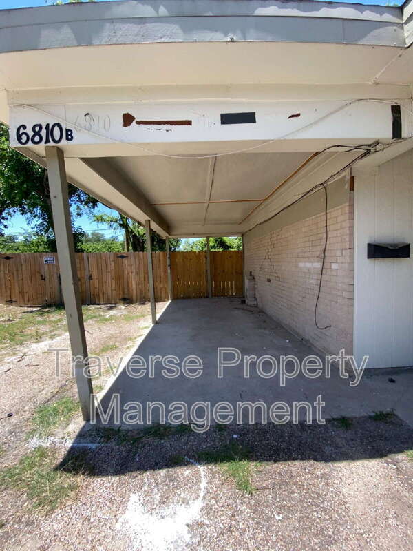 Building Photo - 6810 Trail Lake Dr