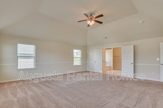 Building Photo - 5014 Vine Ln