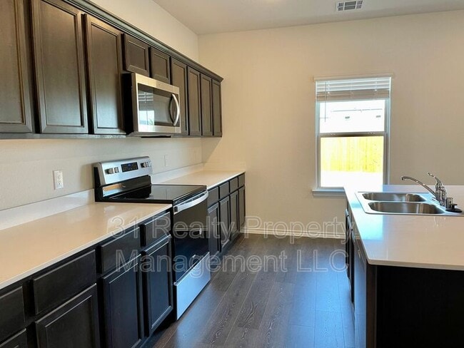 Building Photo - 3205 Sweetwater Way