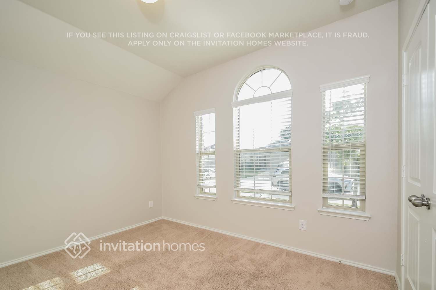 Building Photo - 1790 Alamandine Ave