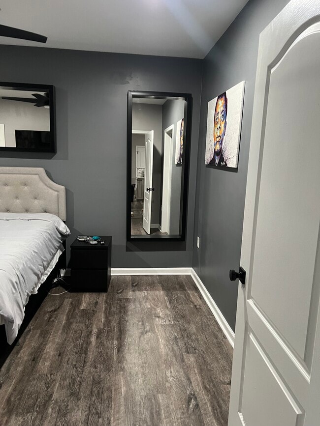 Building Photo - 400 Symphony Cir