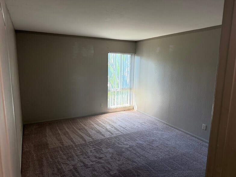 Building Photo - 467 Ballantyne St