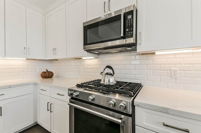 Building Photo - 308 Queen Sude Ln