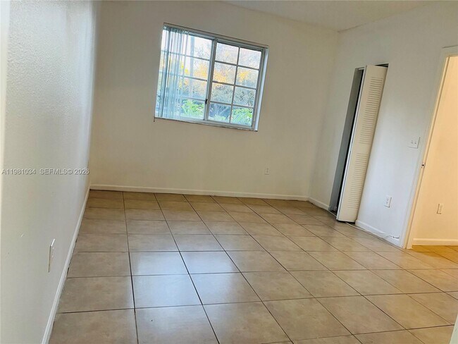 Building Photo - 3221 Sabal Palm Manor