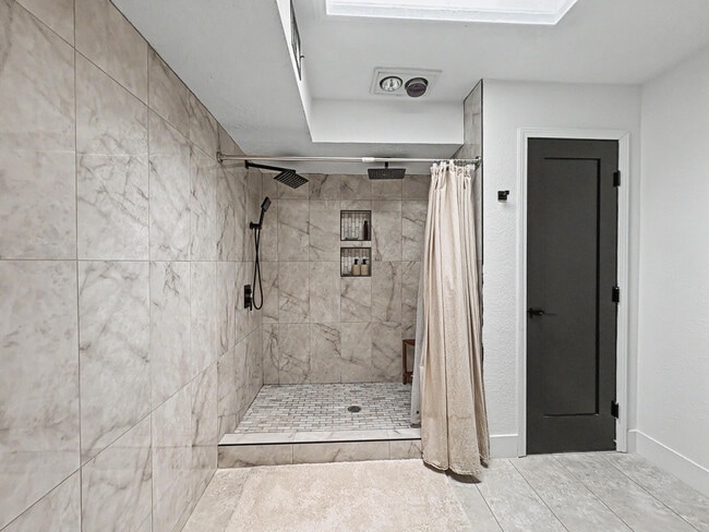 Building Photo - 9608 Merion Cir NE