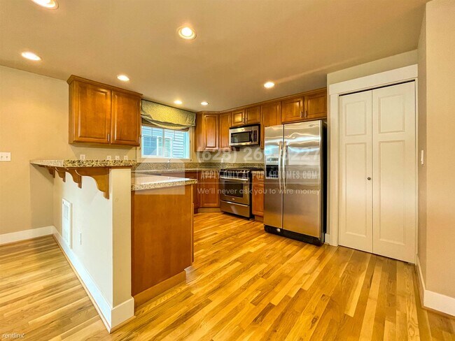 Building Photo - 3 br, 2.5 bath Townhome - 9209 Interlake A...