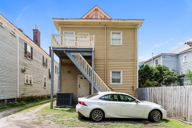Building Photo - 114 Alexander St