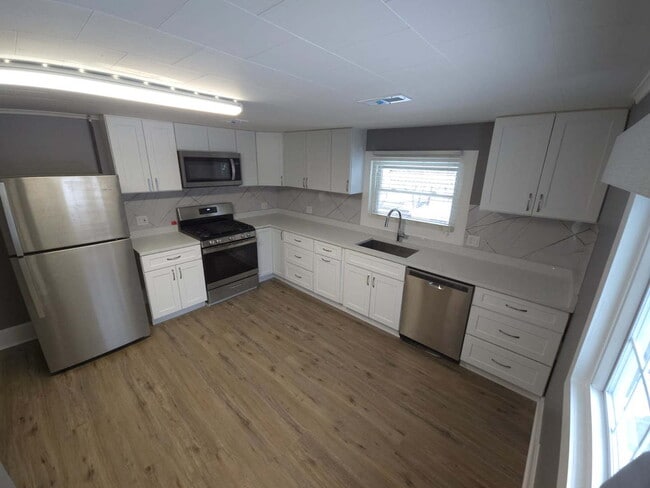 Building Photo - 10906 Woodstock St