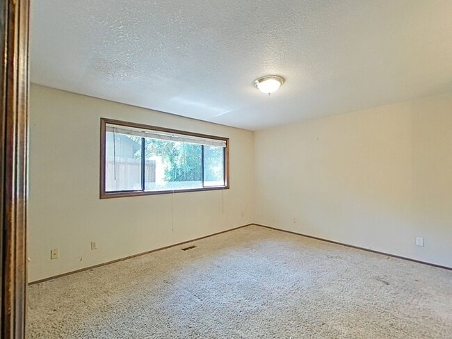 Building Photo - 3 Bedroom House ~ North Corvallis