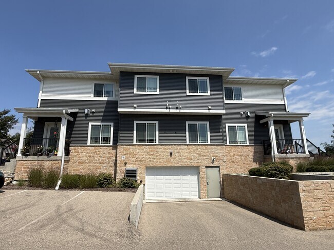Building Photo - 5509 Prairie Pl Dr