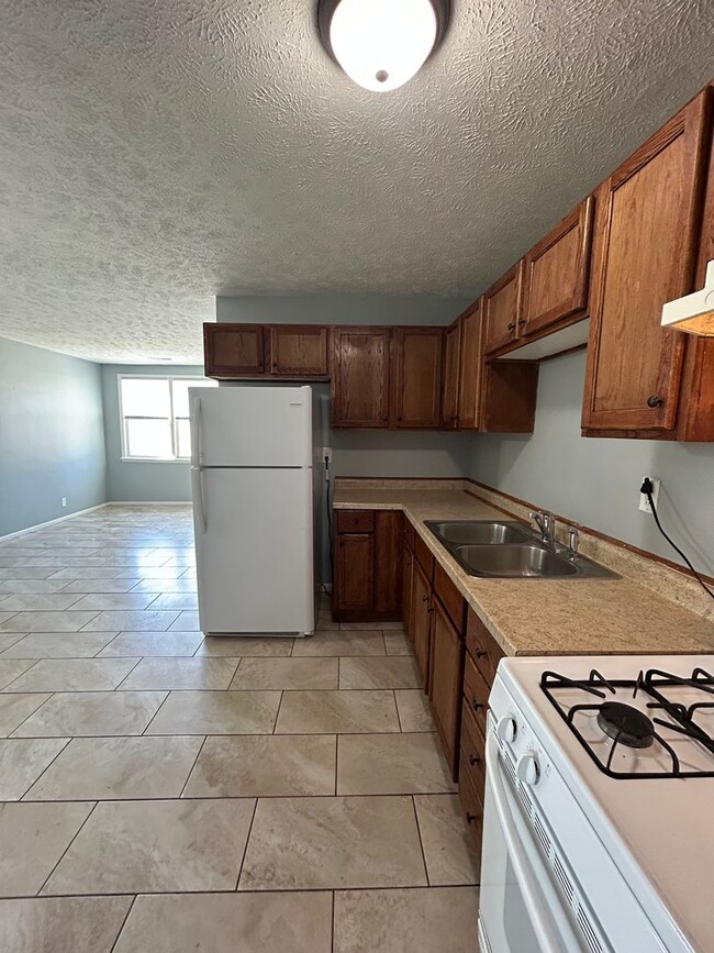 Building Photo - Private Entry, Cozy Comfort – 1 Bedroom, 1 Bathroom Home-Style Apartment