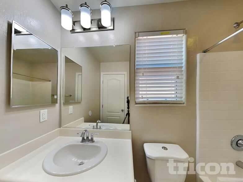 Building Photo - 9324 W Pearblossom Sky Ave